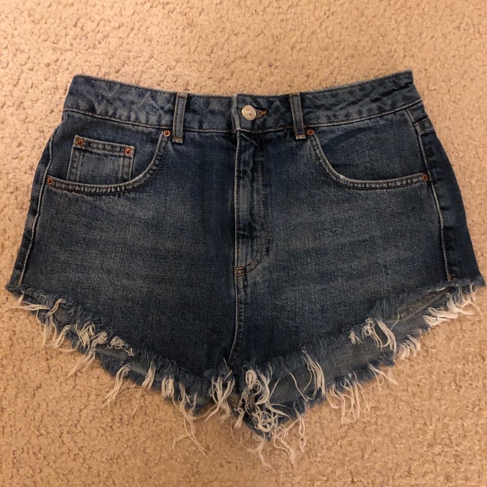 【Topshop】Highwaist High Side Denim Shorts